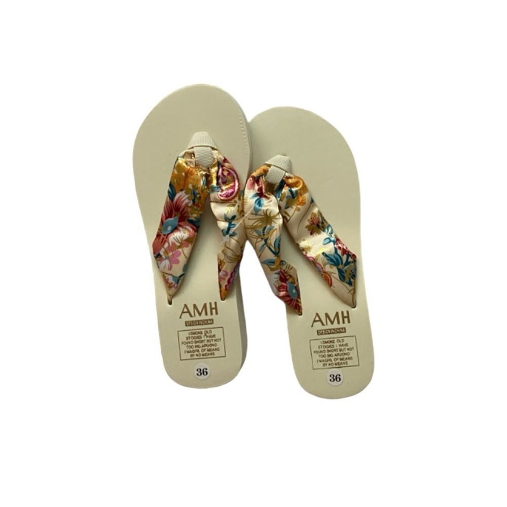 Cream Sandals with a floral print